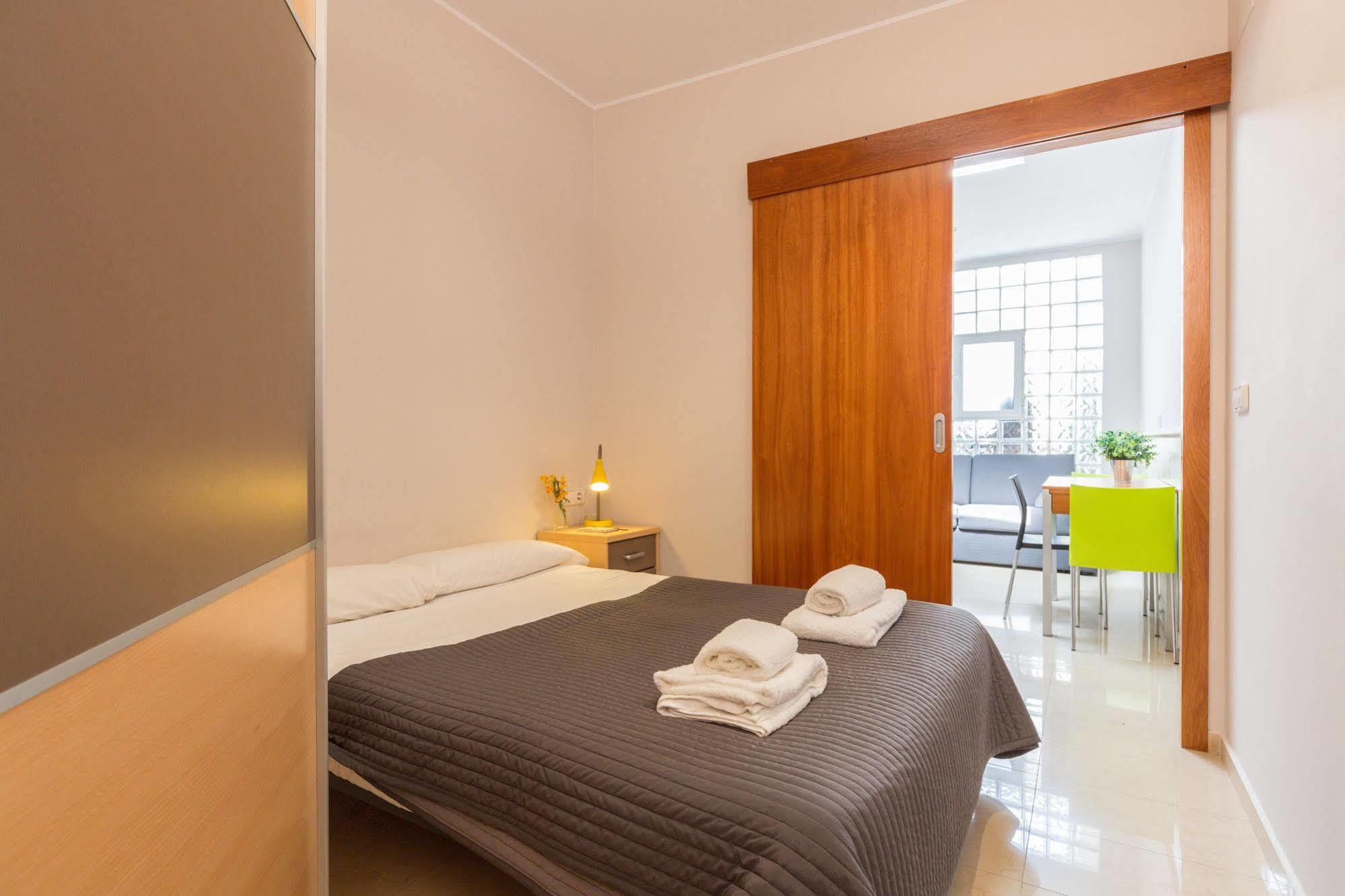 Lodging Apartments City Center-Eixample Барселона Екстериор снимка